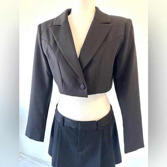 superdown Black Cropped Blazer. (Revolve) - Picture 4 of 11